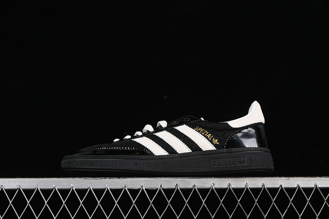 Unbranded [JP5669]-[HANDBALL SPEZIAL BLACK/WHITE]-[WOMAN:35-39]-[MAN:40-45], photo 1