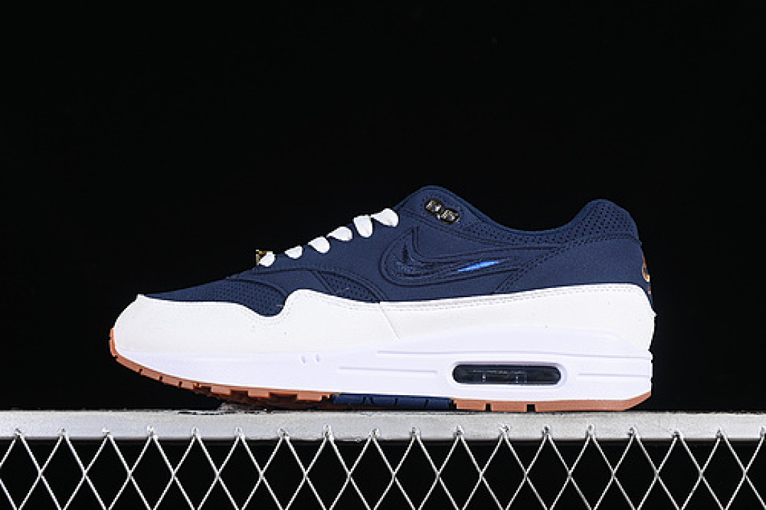 Nike AIR MAX 1 MIDNIGHT NAVY/OBSIDIAN/SAIL/METALLIC GOLD/GUM MEDIUM BROWN · FZ4831-400, photo 1