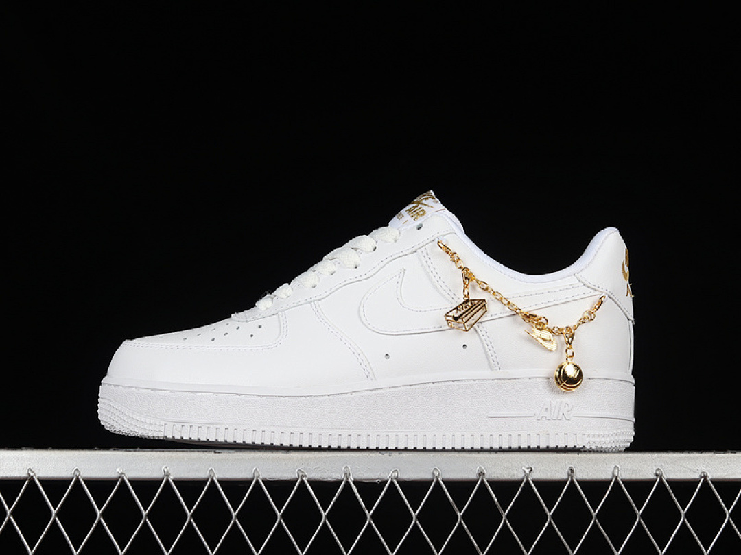 Nike [DD1525-100]-[AIR FORCE 1 LOW 07 LX LUCKY CHARMS WHITE/WHITE/METALLIC GOLD/FLAT GOLD]-[36-45], photo 1