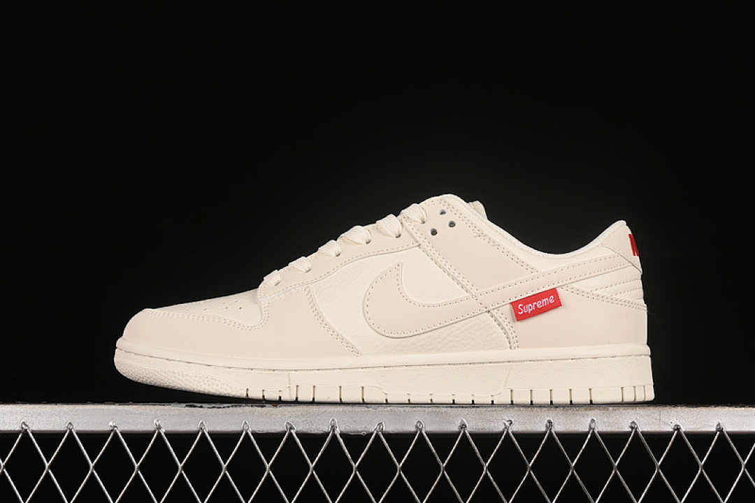 Supreme Nike SUPREME DUNK LOW SB RED/OFF WHITE/GREY · FC1688-146, photo 1
