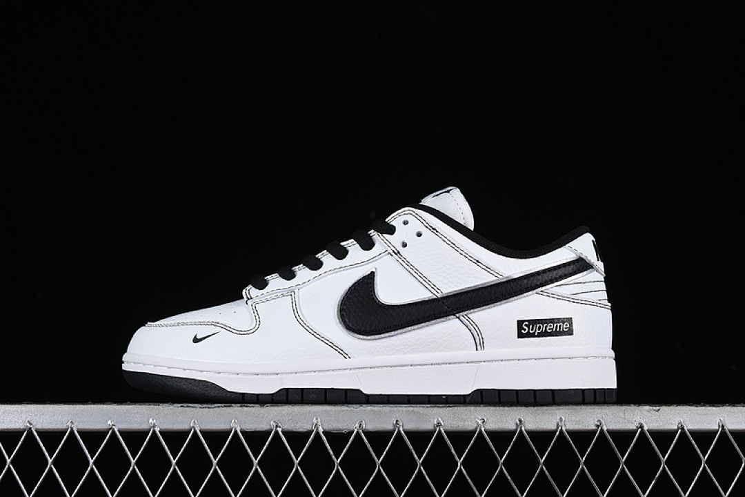 Supreme Nike SUPREME SB DUNK LOW WHITE/BLACK · DY1503-100, photo 1