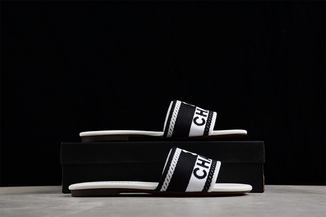 Chanel [EMBROIDERED SLIPPERS WHITE/BLACK]-[WOMAN:34-40] - Image 2