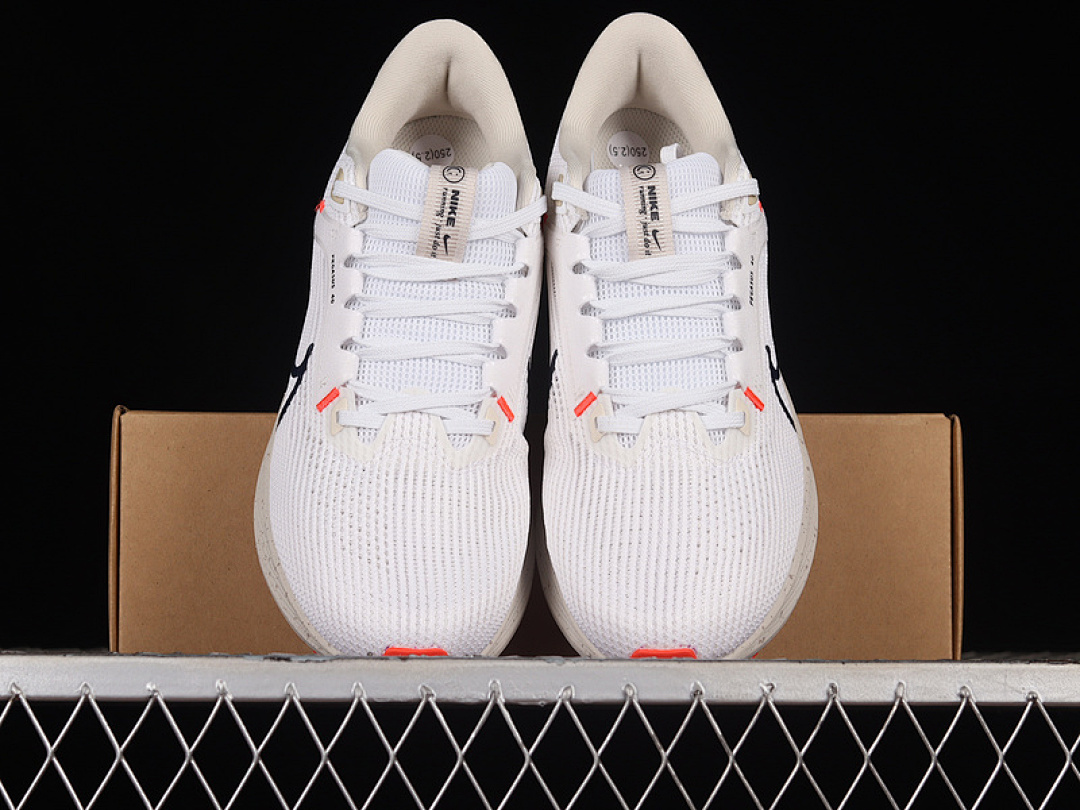 Nike [DV7480-100]-[AIR ZOOM PEGASUS 40 WIDE WHITE OBSIDIAN WHITE/LIGHT]-[WOMAN:36-39]-[MAN:40-46] - Image 6