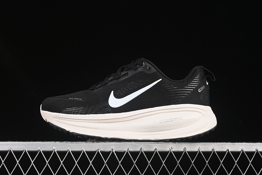 Nike Nike AIR ZOOM VOMERO 18 BLACK/WHITE · HM6803-818, photo 1