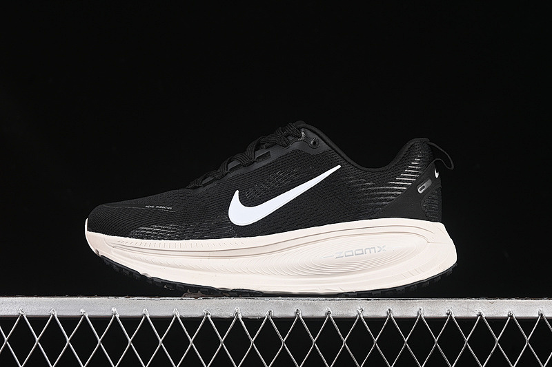 Nike Nike AIR ZOOM VOMERO 18 BLACK/WHITE · HM6803-818, photo 1