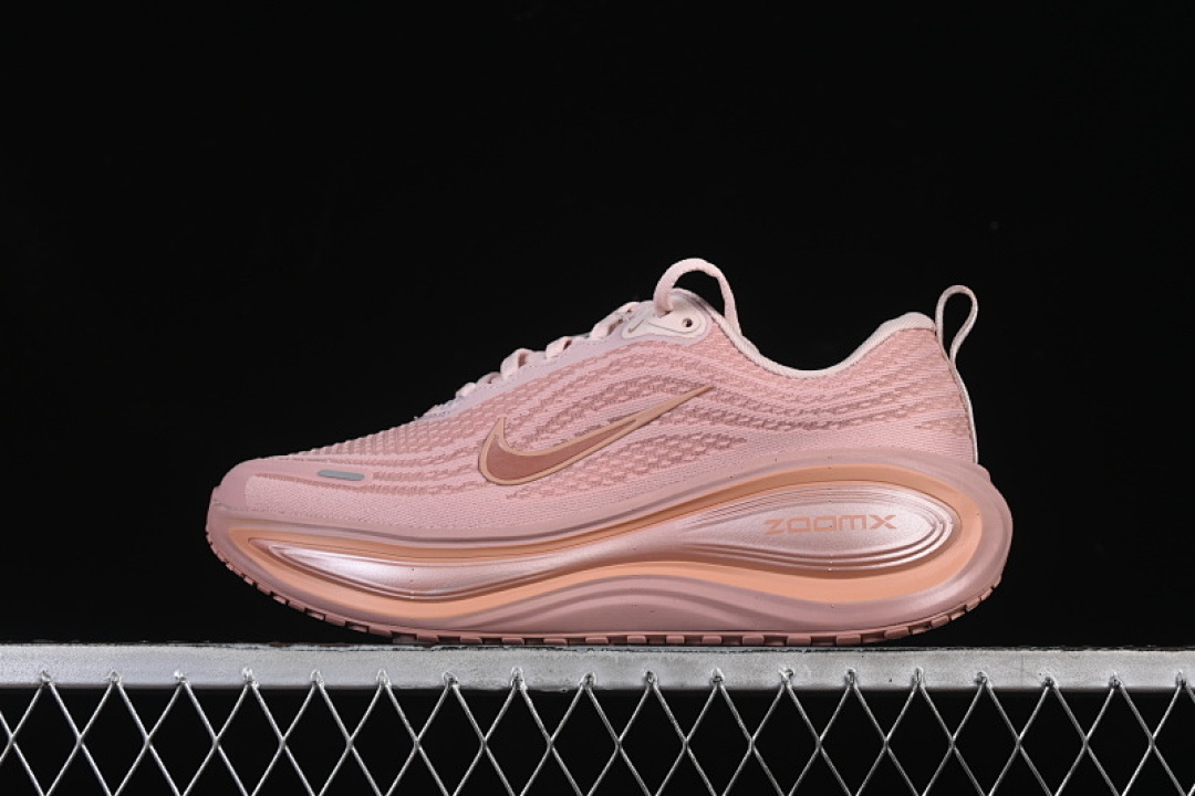 Nike [HV8154-601]-[VOMERO PLUS PARTICLE PINK/ROSE GOLD/SILT RED]-[WOMAN:35.5-39]-[MAN:40-42] - Image 2