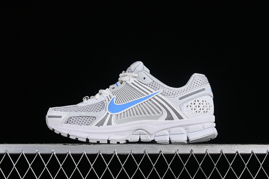 Nike [FB9149-100]-[AIR ZOOM VOMERO 5 SUMMIT WHITE/UNIVERSITY BLUE/PHOTON DUST]-[UNISEX:36-46] - Image 2