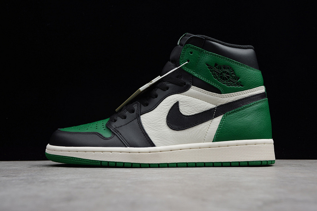 Jordan AIR Jordan 1 RETRO HIGH OG PINE GREEN/BLACK-SAIL · 555088-302, photo 1