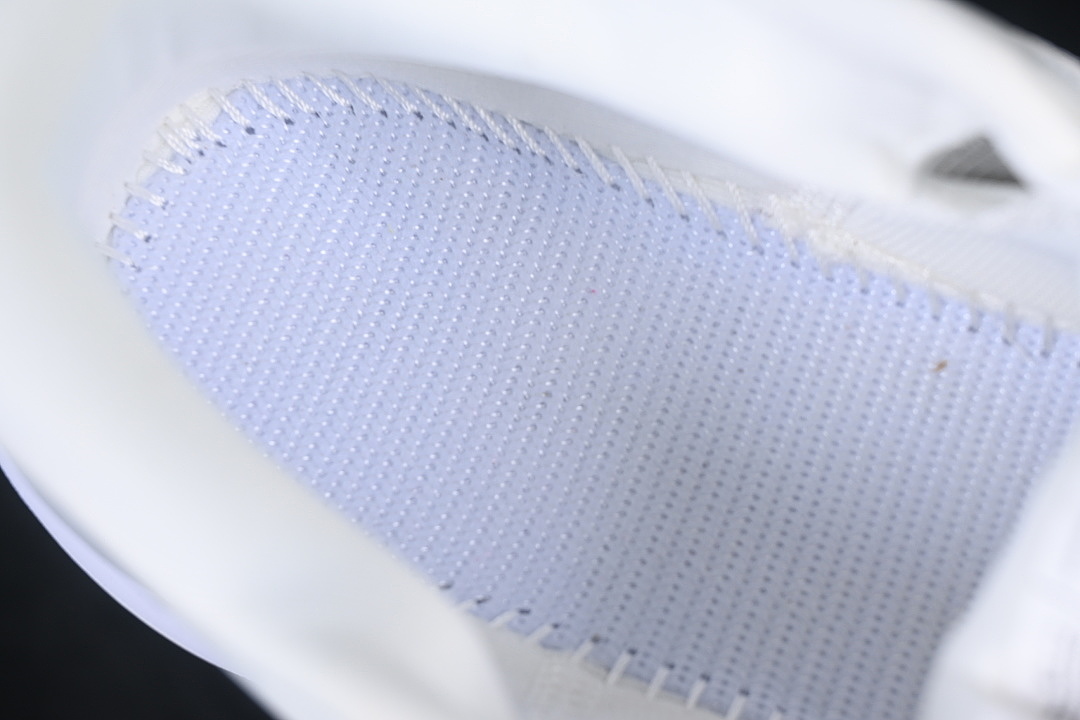 On Running [ON THE ROGER PRO 3 CASUAL RUNNING SHOES WHITE/PURE WHITE]-[WOMAN:36-39]-[MAN:40-47] - Image 4