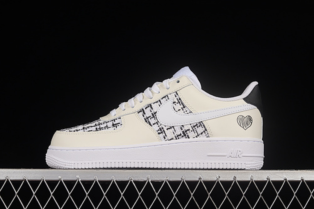 Nike Nike AIR FORCE 1 07 LOW BEIGE/BLACK/WHITE · DD8959-100, photo 1