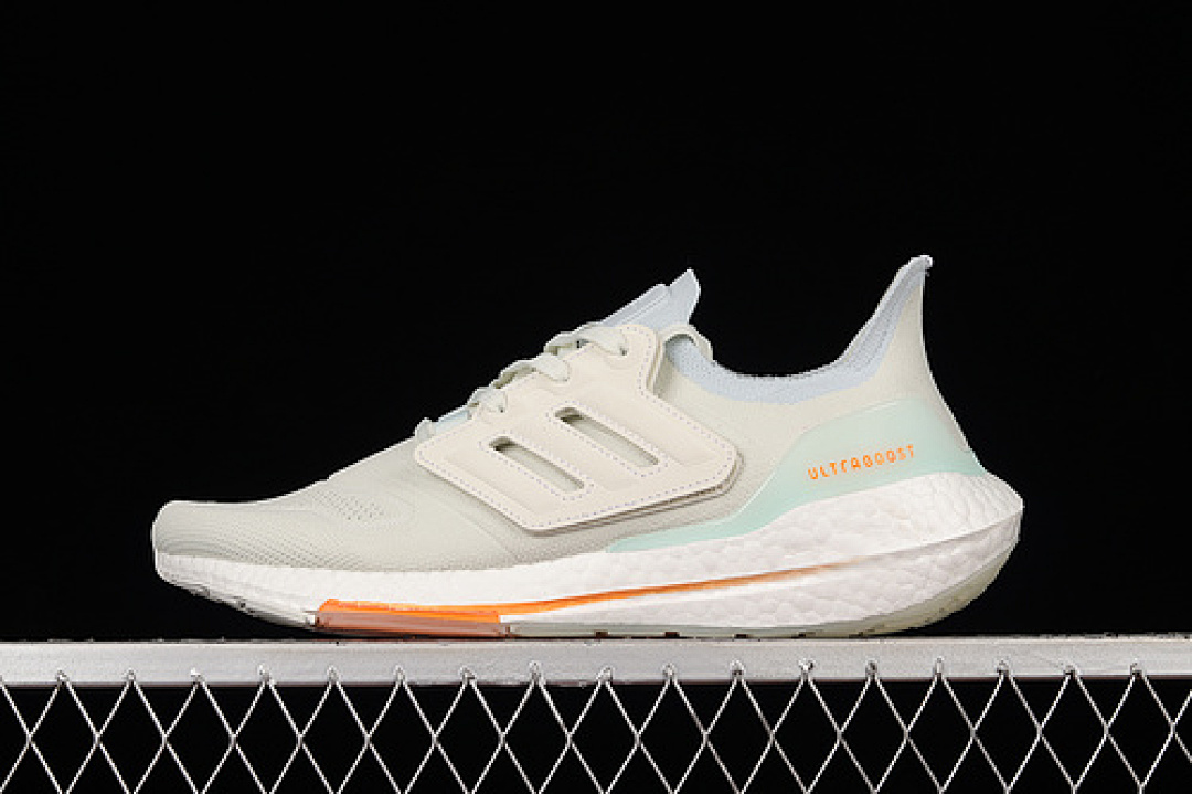 ULTRABOOST 22 WHITE TINT/WHITE TINT/BLUE TINT · GY6227, photo 1
