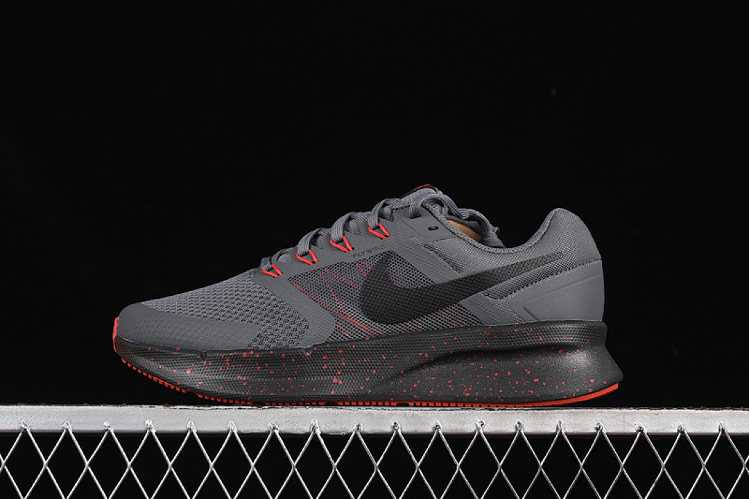 RUN SWIFT 3 DARK GREY/UNIVERSITY RED/BLACK · IB3972-021, photo 1