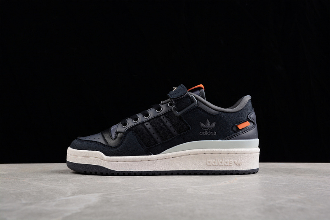 FORUM 84 LOW SHOES CORE BLACK/CLOUD WHITE/ORANGE · HQ6335, photo 1
