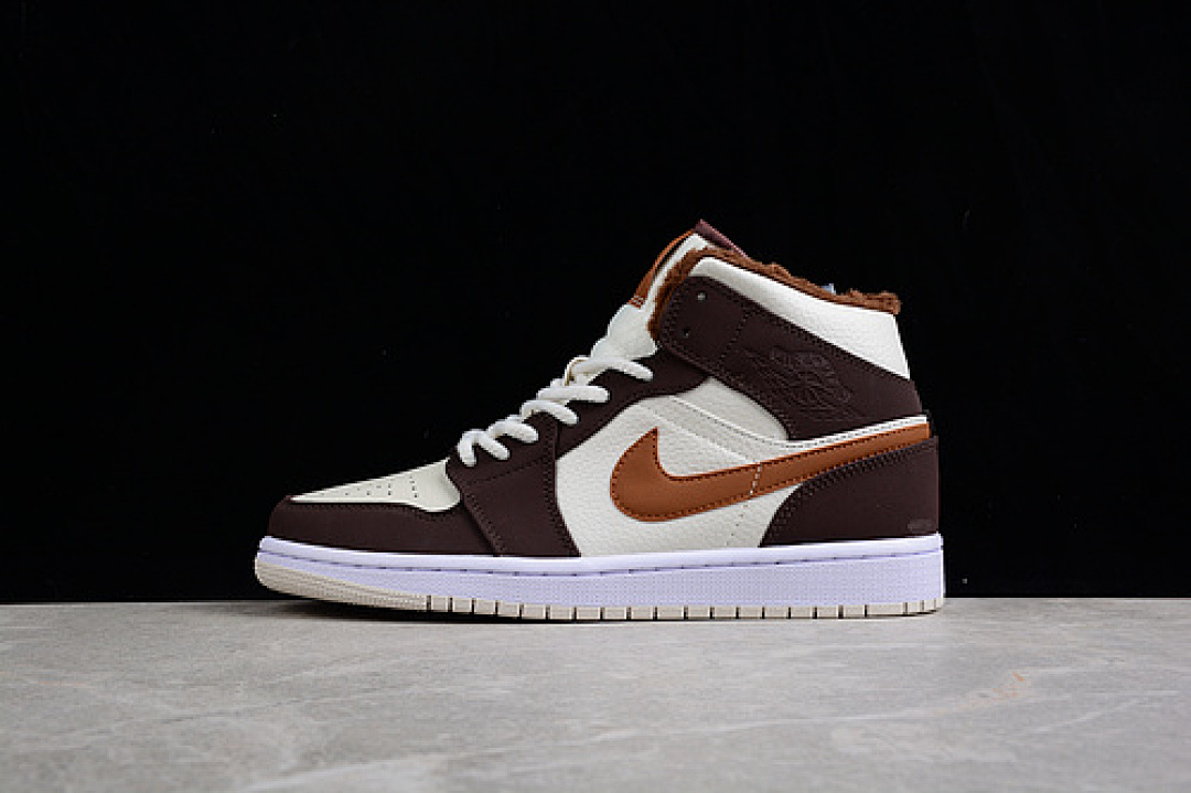 Jordan [DO6699-200]-[AIR JORDAN 1 MID CREAM WHITE/DARK CHOCOLATE/BROWN]-[WOMAN:36-39]-[MAN:40-46], photo 1