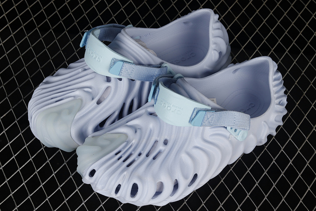 Crocs [SALEHE BEMBURY X CROCS POLLE CLOG BLUE/BLUE/BLUE]-[UNISEX:36-46] - Image 9