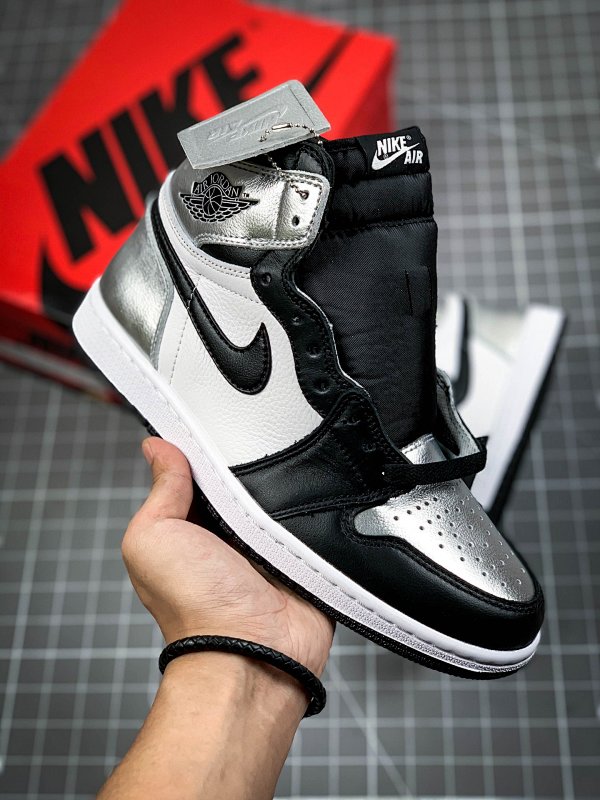 Jordan AIR Jordan 1 RETRO HIGH OG SILVER TOE BLACK/METALLIC SILVER/WHITE · CD0461-001, photo 1
