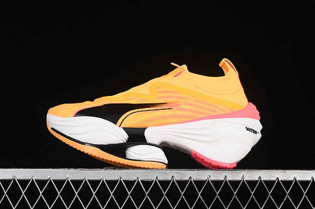 Puma [310621-01]-[PUMA DEVIATE NITRO 3.0 YELLOW/WHITE/BLACK]-[WOMAN:35-39]-[MAN:40-45], photo 1