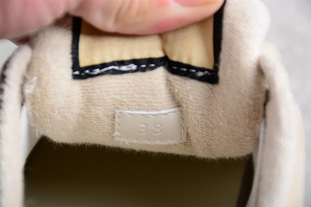 Gucci [GU*CCI DISTRESSED SCREENER SNEAKERS LIGHT KHAKI/GREEN/RED]-[WOMAN:35-39] - Image 3