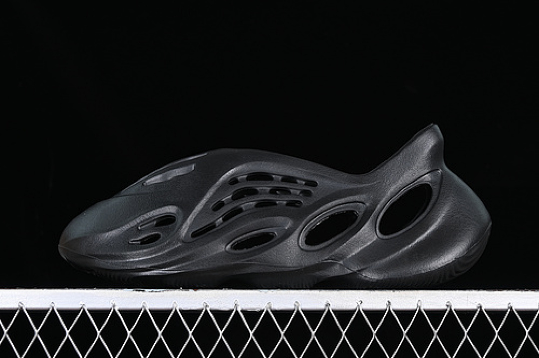 Adidas Adidas YEEZY FOAM RUNNER ARARAT BLACK · GV7902, photo 1