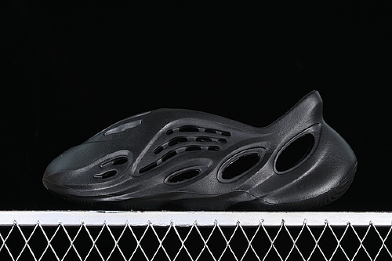 Adidas Adidas YEEZY FOAM RUNNER ARARAT BLACK · GV7902, photo 1
