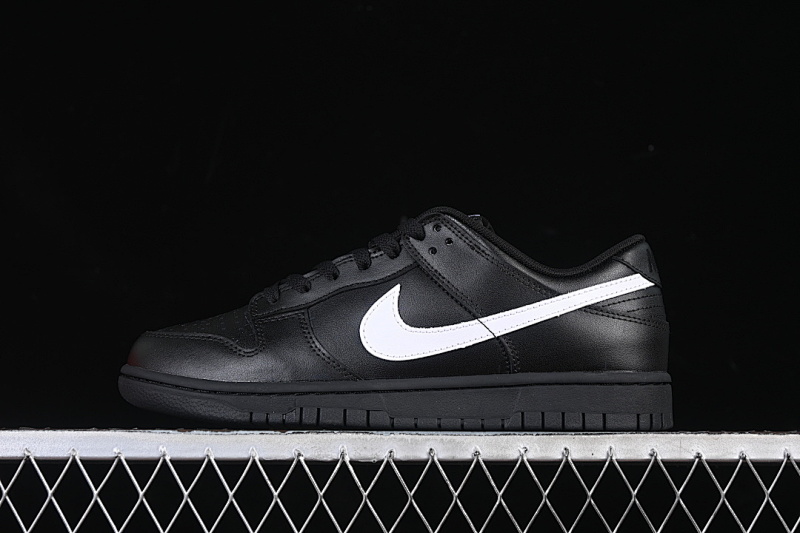 Nike SB DUNK LOW SWOOSH LOW-TOP CASUAL SNEAKERS BLACK/WHITE · IO7606-010, photo 1