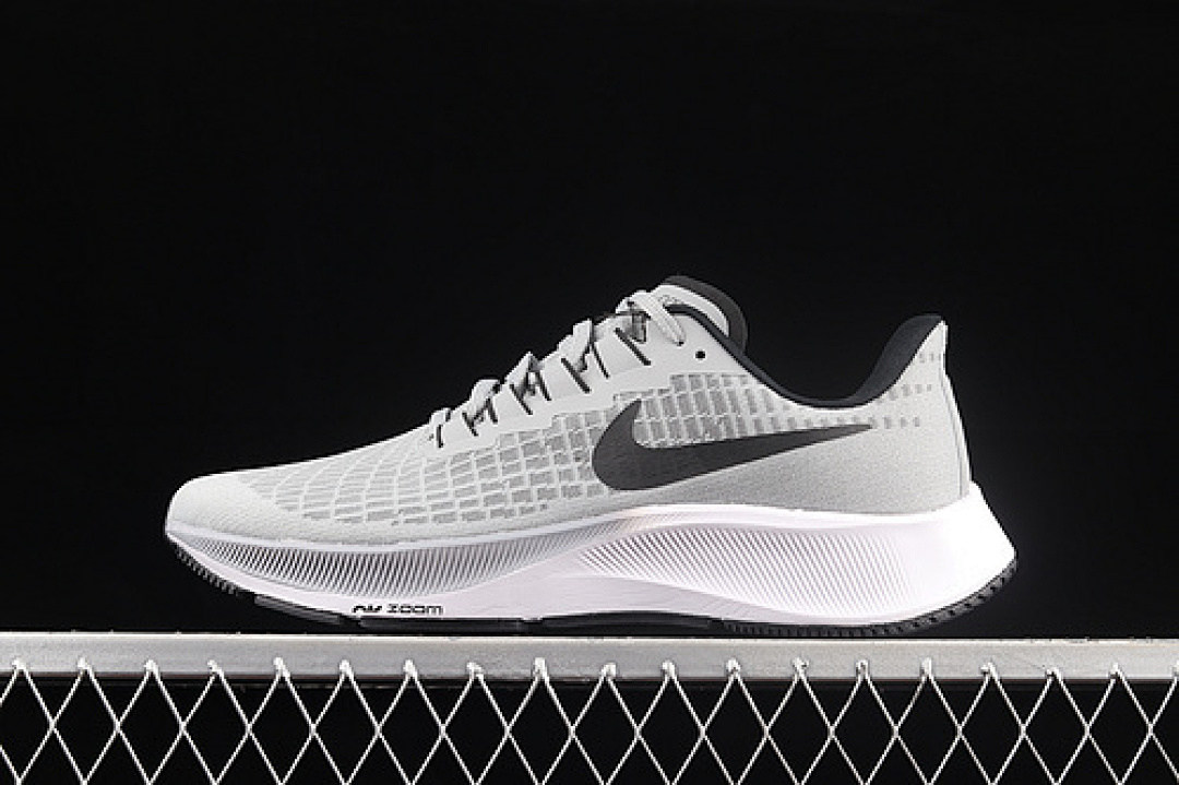 Nike [BQ9646-101]-[AIR ZOOM PEGASUS 37 WHITE/WOLF GREY/CUCUMBER CALM]-[MAN:39-45] - Image 2