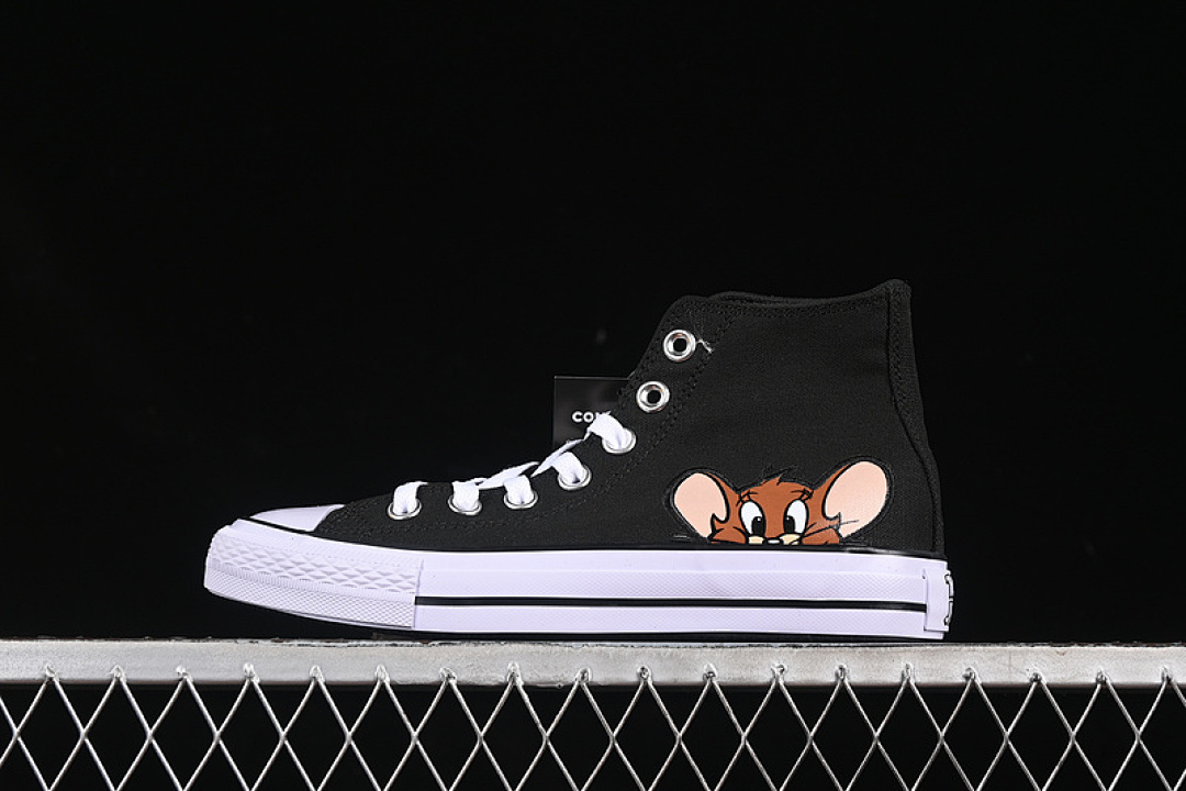 Converse [A15113C]-[TOM & JERRY CHUCK TAYLOR ALL STAR HIGH BLACK/MULTI/WHITE]-[WOMAN:35-39]-[MAN:40-44], photo 1