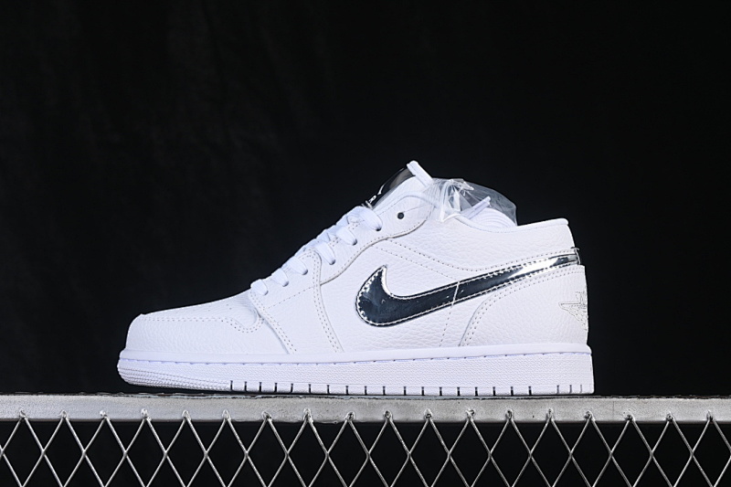 Jordan Jordan 1 LOW SE WHITE/WHITE/METALLIC SILVER/WHITE · IQ9381-100, photo 1