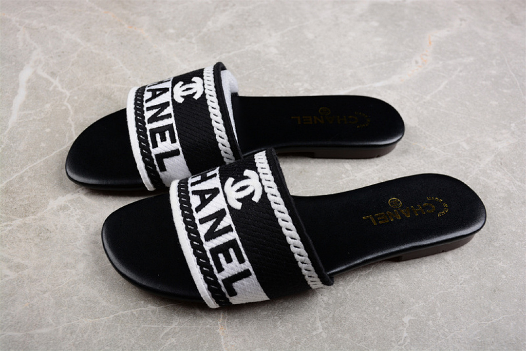 Chanel Chanel [EMBROIDERED SLIPPERS WHITE/BLACK]-[WOMAN:34-40], photo 1