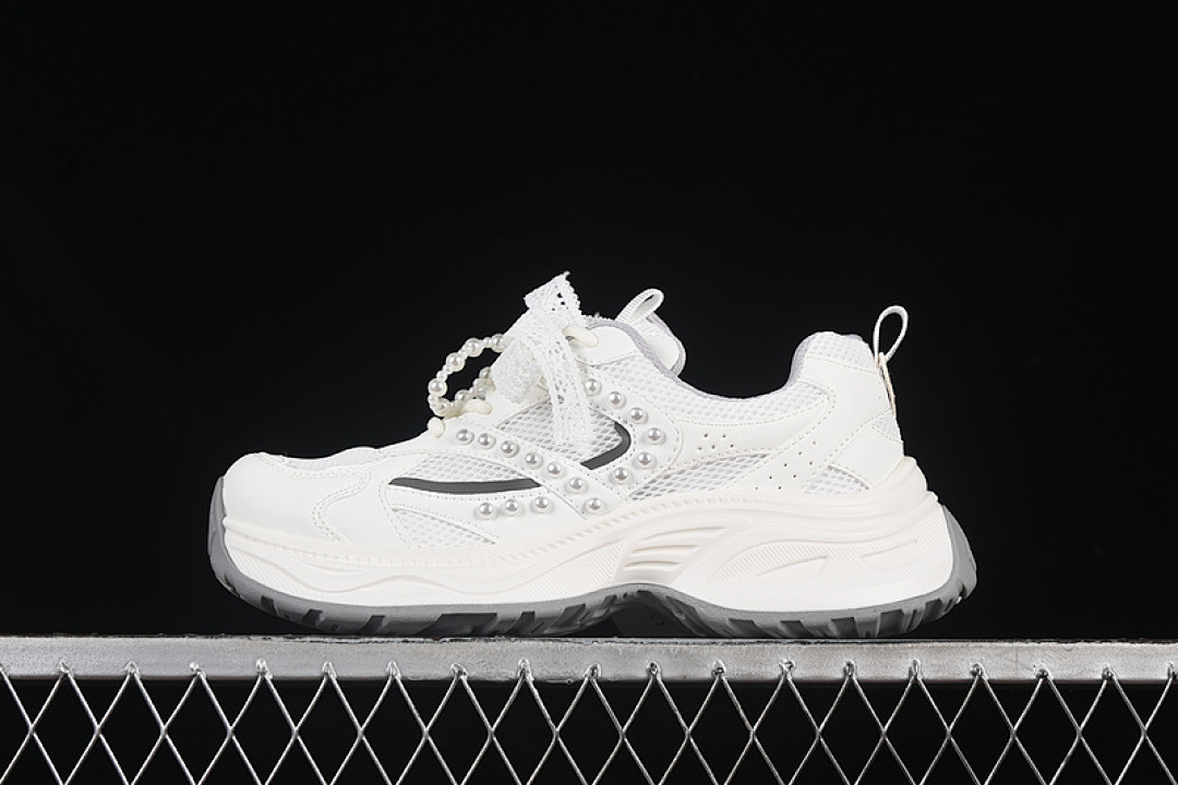 Unbranded [250310]-[GG-CC WHITE/GREY]-[WOMAN:35-40], photo 1
