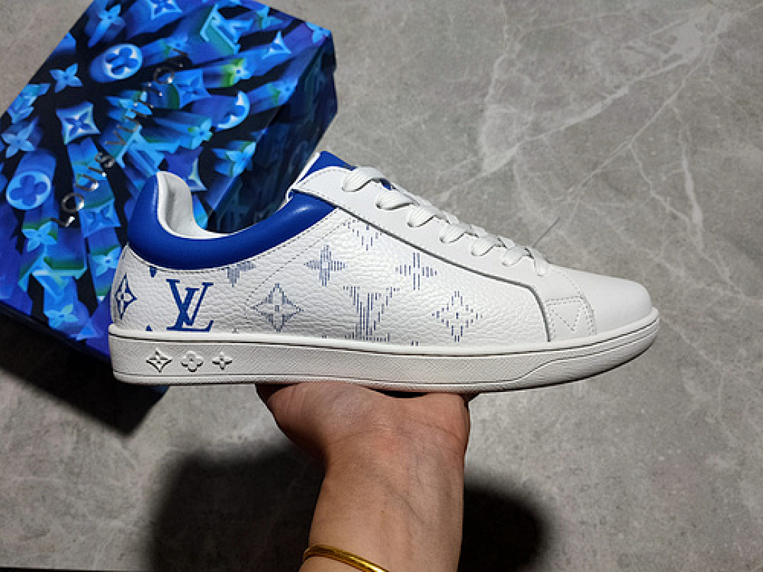Louis Vuitton Louis Vuitton [L*V RIVOLI LOW SNEAKER WHITE/WHITE/BLUE]-[MAN:39-45], photo 1