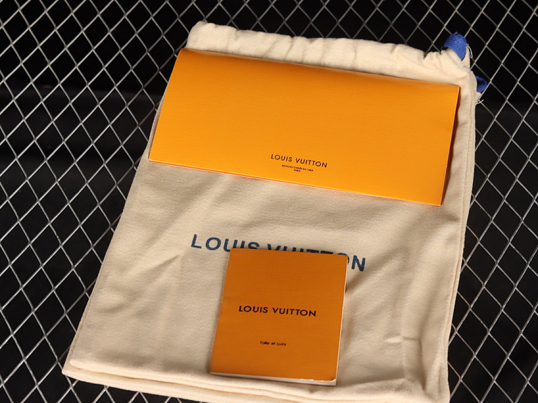 Louis Vuitton [L*V TRAINER 2 SNEAKERS BLACK/WHITE/BLACK]-[WOMAN:36-39]-[MAN:40-45] - Image 2