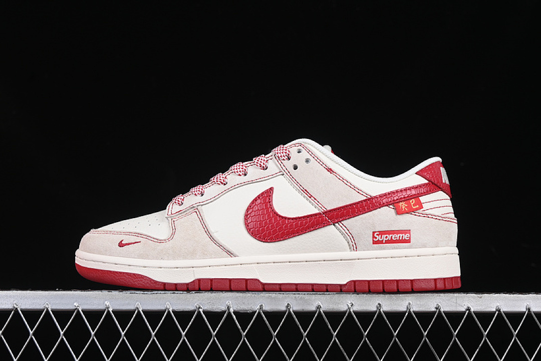 Supreme [HH7518-029]-[SB DUNK LOW SUPREME WHITE/GREY/RED]-[WOMAN:36-39]-[MAN:40-45], photo 1