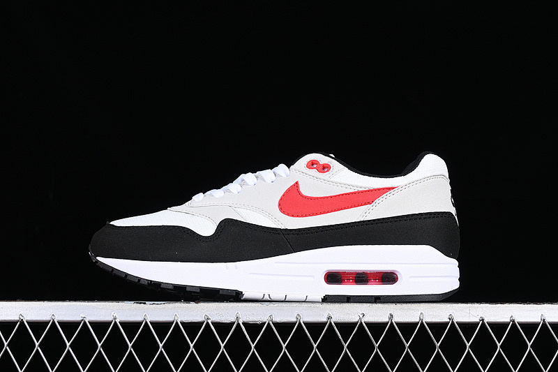 Nike AIR MAX 1 CHILI 2023 WHITE/UNIVERSITY RED/PURE PLATINUM/BLACK · FD9082-101, photo 1