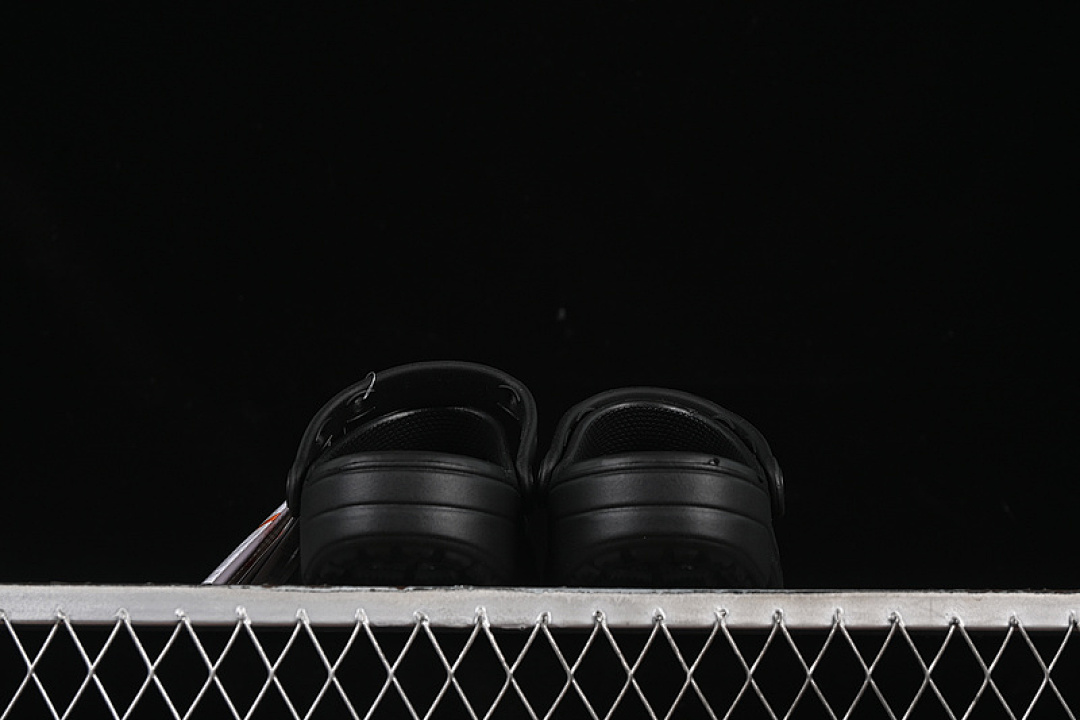 Crocs [CROCS CLASSIC SIMPLE CASUAL BEACH HOLE SLIPPERS SANDALS BLACK]-[WOMAN:34-40] - Image 8