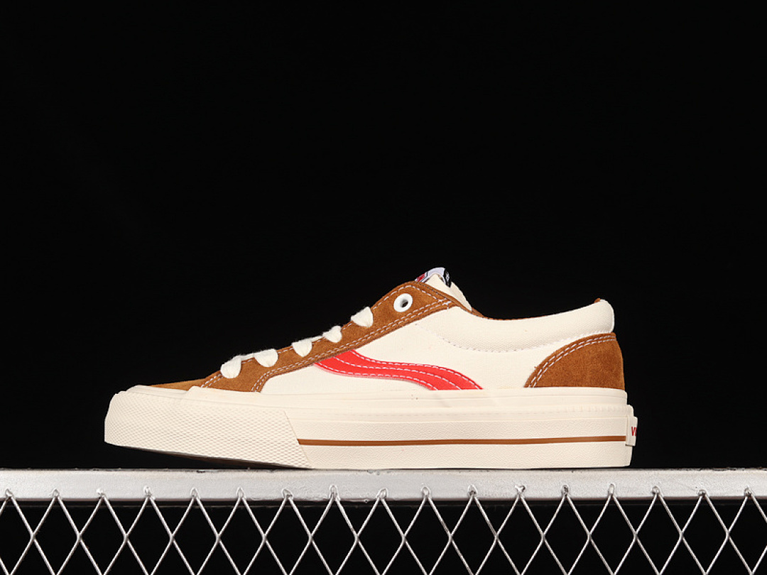 On Running [VISION X ODD CIRKUS ASTLEY PRO LOW WHITE/BROWN/RED]-[WOMAN:35-39]-[MAN:40-44], photo 1