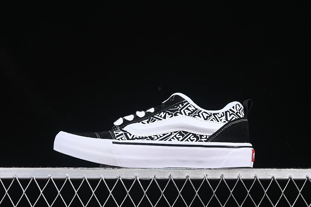 LOW TOP RETRO CASUAL BREAD SHOES WHITE/BLACK · VN000CS0239, photo 1