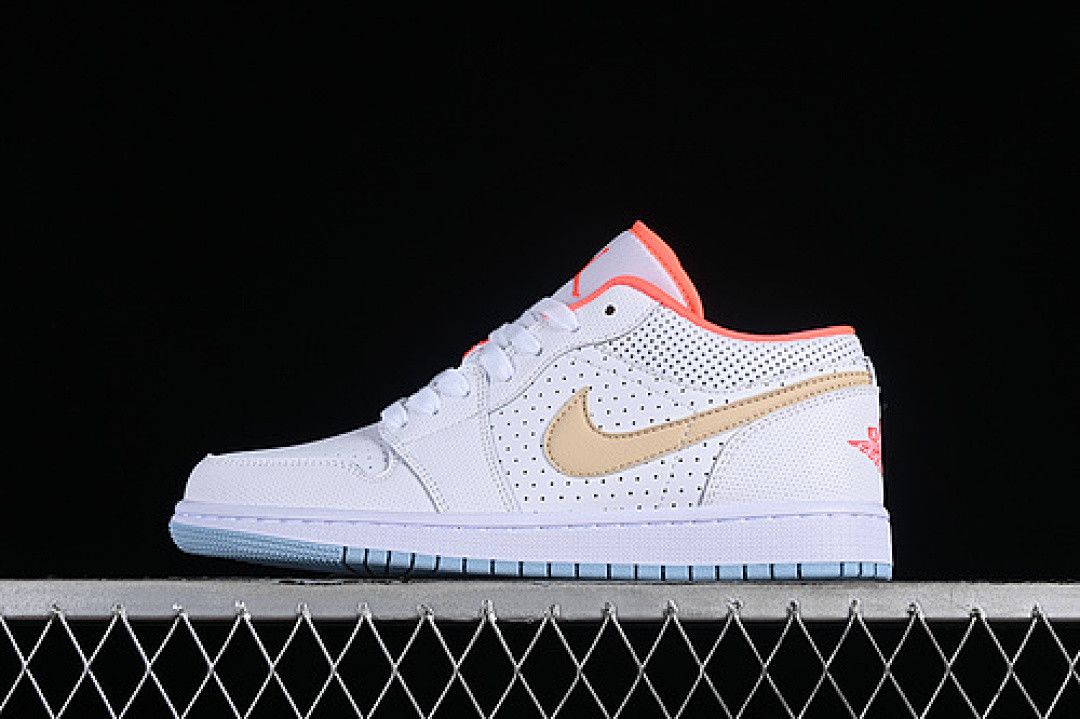 Jordan AIR Jordan 1 LOW SE WHITE/FLASH CRIMSON/PSYCHIC BLUE/SESAME · DC9509-100, photo 1