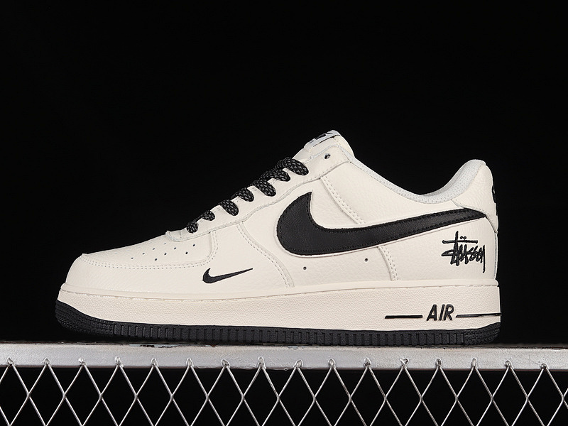 Nike Nike AIR FORCE 1 07 LOW WHITE/BLACK · AE1686-101, photo 1