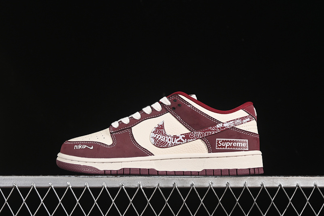 Nike SB DUNK LOW SUP WHITE/RED · KK1333-047, photo 1