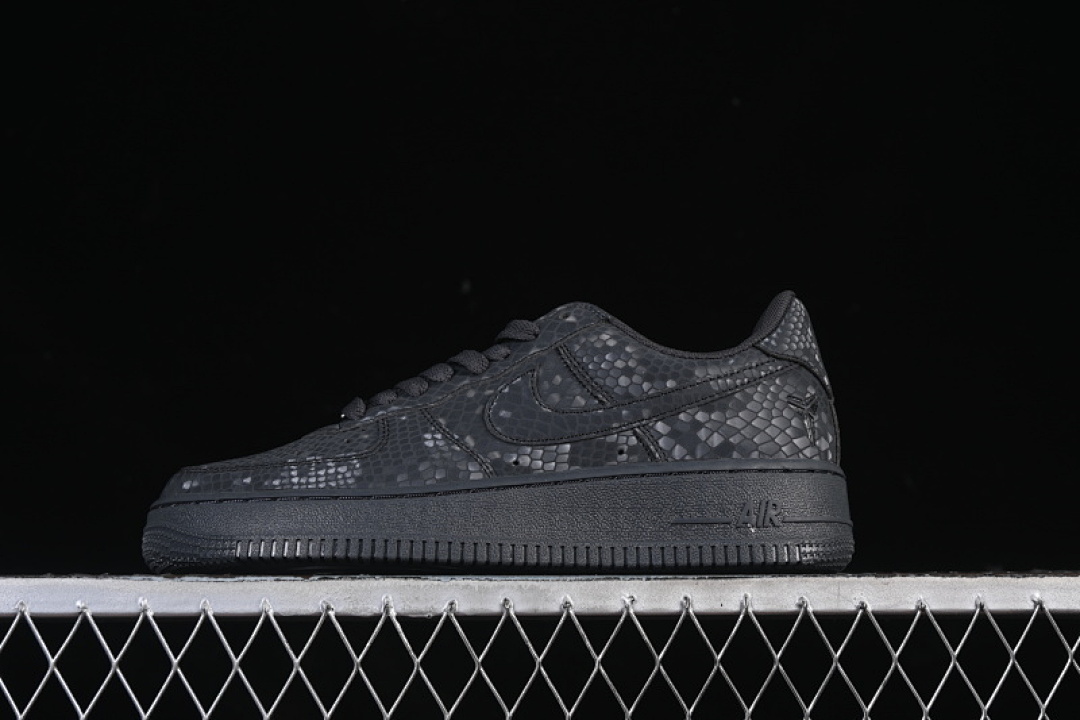 Nike [IB0018-004]-[AIR FORCE 1 07 LOW BLACK]-[WOMAN:36-39]-[MAN:40-45] - Image 2