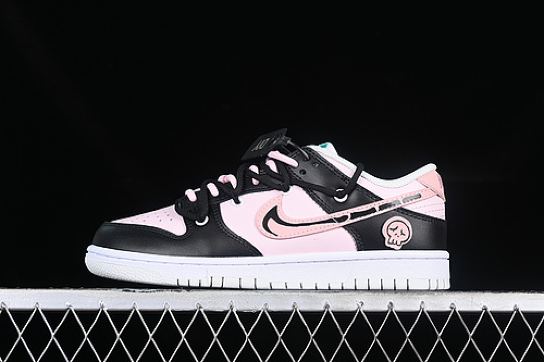 Nike DUNK LOW SB WHITE/BLACK/PINK · CW1590-101, photo 1