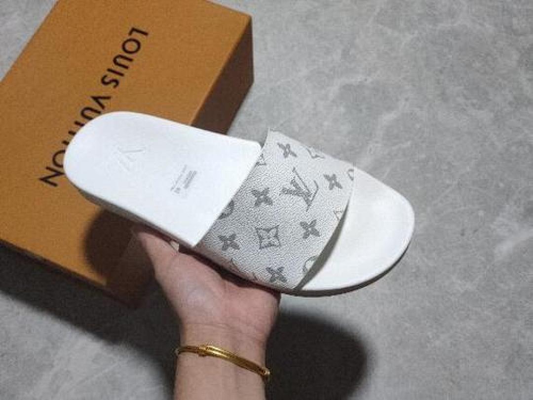 Louis Vuitton Louis Vuitton [L*V WATERFRONT SLIPPERS WHITE/WHITE/SILVER]-[WOMAN:35-39]-[MAN:40-45], photo 1