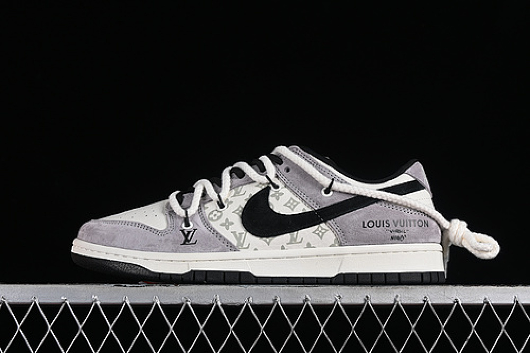Unbranded [SJ2068-232]-[SB DUNK LOW L*V WHITE/GREY/BLACK]-[WOMAN:36-39]-[MAN:40-45], photo 1