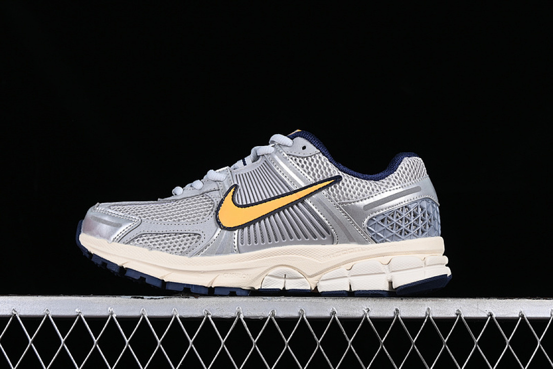Nike [FJ4151-001]-[ZOOM VOMERO 5 MS GREY/SILVER/YELLOW]-[WOMAN:36-39]-[MAN:40-45] - Image 2