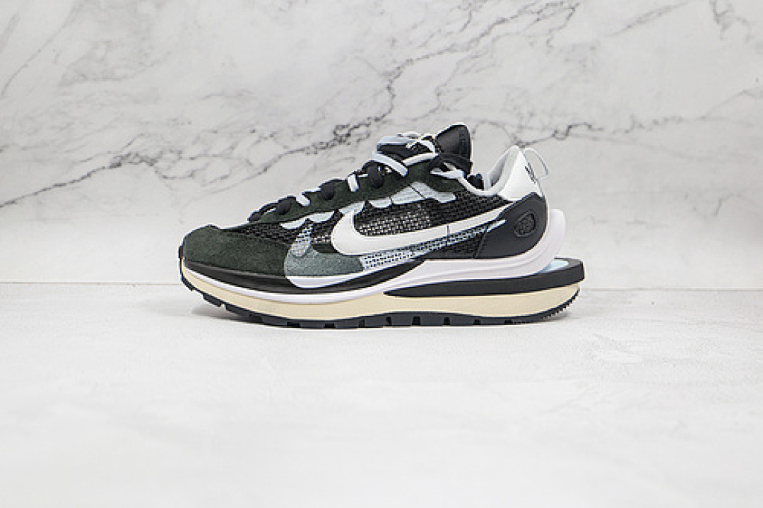 Sacai Sacai X VAPORWAFFLE BLACK/SUMMIT WHITE/PURE PLATINUM · CV1363-001, photo 1