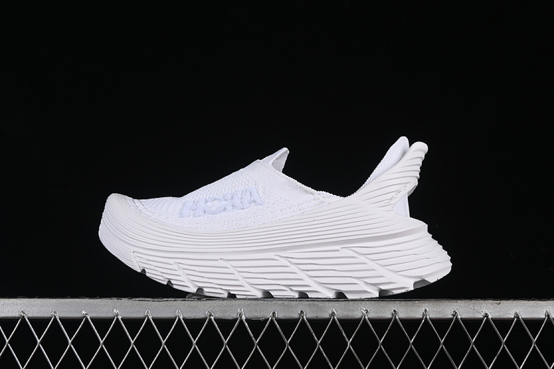 Hoka Hoka [1134532 RAWW]-[ ONE RESTORE TC WHITE]-[WOMAN:36-39]-[MAN:40-45], photo 1