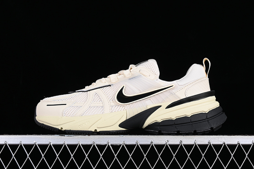 V2K RUNTEKK 3XL WHITE/BLACK · FD0736-101, photo 1