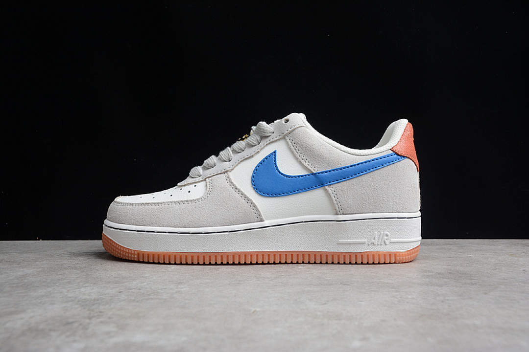 Nike Nike AIR FORCE 1 LOW 07 SE FIRST USE SAIL/GAME ROYAL/TEAM ORANGE · DA8302-100, photo 1
