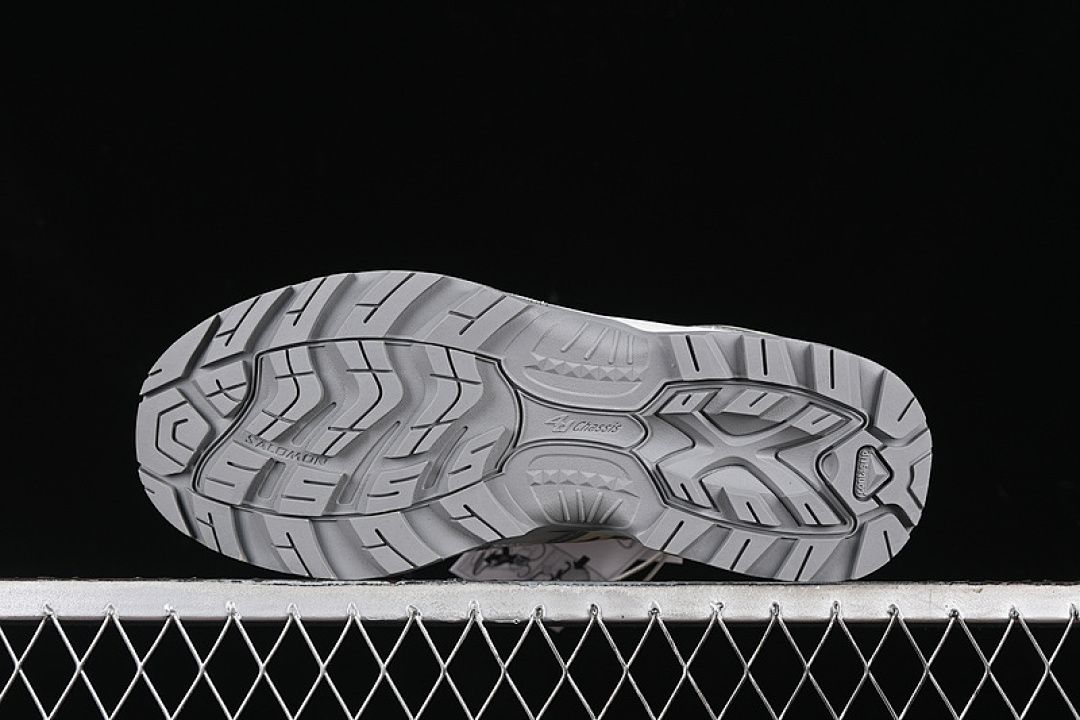 On Running [477757-31]-[XT QUEST OUTDOOR OFF ROADING SILVER/BEIGE]-[WOMAN:36-39]-[MAN:40-45] - Image 14